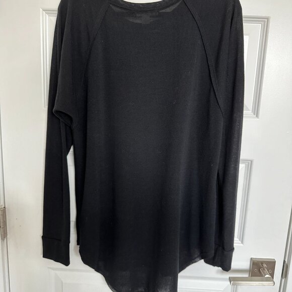 Treasure & Bond Curved Hem Long Sleeve Tee in Black - Picture 4 of 4